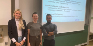 Die Doktorandinnen Frederike Adammek, Anna Maria Wissmann und der Doktorand Mojtaba Asgari.